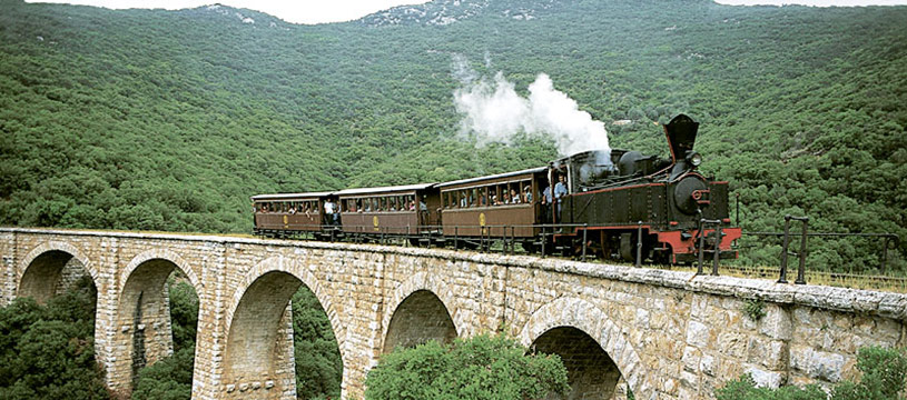 One of the most beautiful bridges built in 1900 by the engineers of Evaristo De Chirico, father of the painter Giorgo De Chirico, for the train tracks that were designed at the time to reach Tsagkarada.