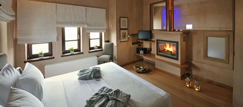 Δωμάτιο 108 - Honeymoon Σουίτα με εσωτερικό τζακούζι, τζάκι και πανοραμική θέα