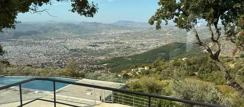 Design Suite with Panoramic View