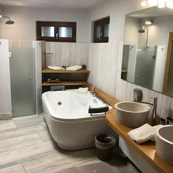 Retreat Suite with Indoor Jacuzzi