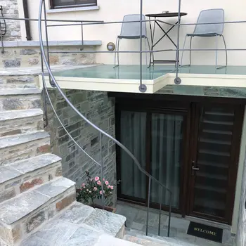 Retreat Suite with Indoor Jacuzzi