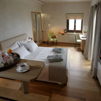Room 106 - Premium Rooms