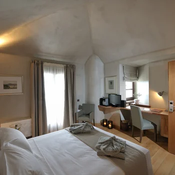 Room 107 - Premium Rooms