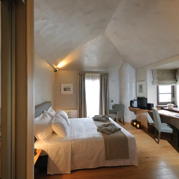 Room 107 - Premium Rooms
