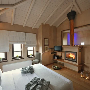 Room 108 - Honeymoon Suite with Indoor Jacuzzi, Fireplace and Panoramic View