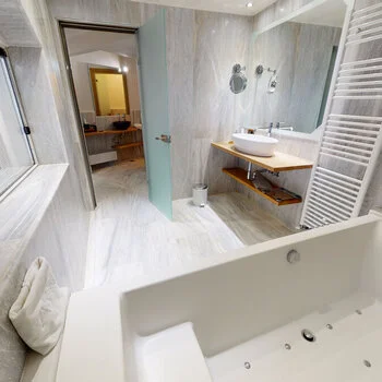 Valeni Grand Suite with Indoor Jacuzzi and Panoramic View