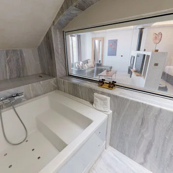 Valeni Grand Suite with Indoor Jacuzzi and Panoramic View