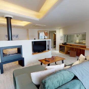 Valeni Grand Suite with Indoor Jacuzzi and Panoramic View