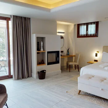 Signature Suite with Indoor Jacuzzi