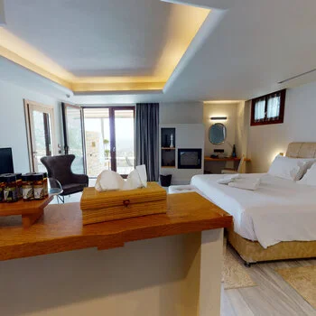 Signature Suite with Indoor Jacuzzi