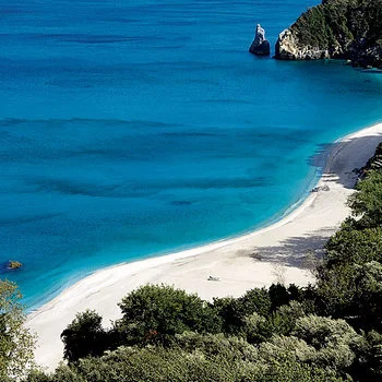 The beach of Agioi Saranta.
