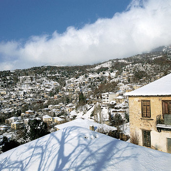 Saint George, home of Nikola the sculptor (1909-1990), shines white with all its glory under the winter sun. Here one can see magnificent mansions, exhibits of the older northern Greek architecture but also the newer Egyptian or Colonial type.