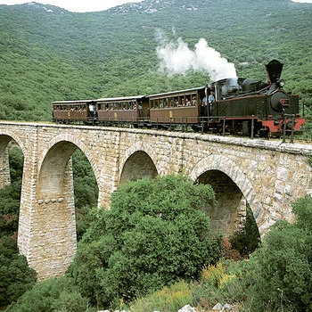 One of the most beautiful bridges built in 1900 by the engineers of Evaristo De Chirico, father of the painter Giorgo De Chirico, for the train tracks that were designed at the time to reach Tsagkarada.