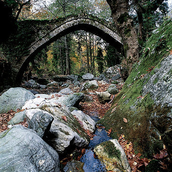 18th century arch bridge, above the road that connects Tsagkarada with Ksourihti and Milies.