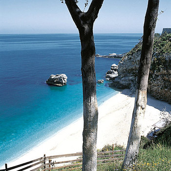 View where the sea and the sky become one.